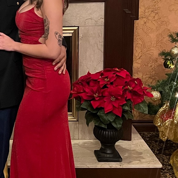 Red sparkle gown - Picture 1 of 4